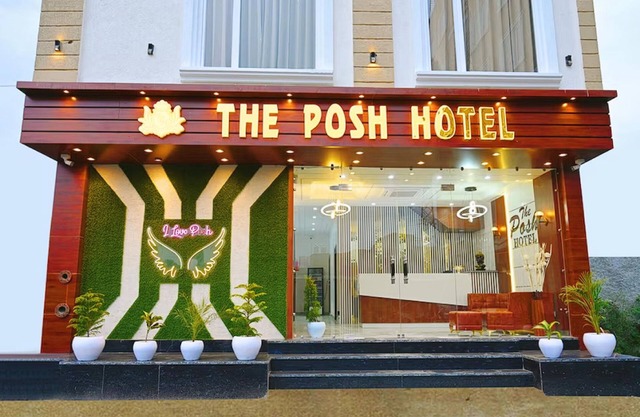 Deluxe Room-Hotel Posh-Food, Wifi, Parking