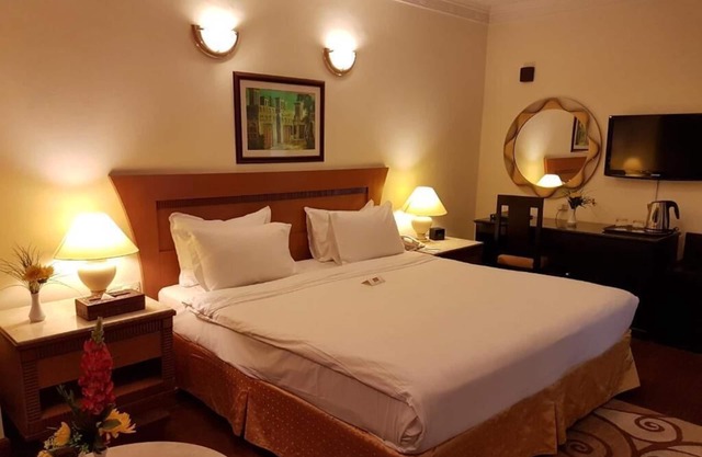 Deluxe Room Near AL Ghurair Mall by LB