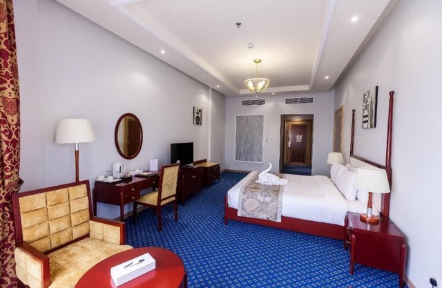 Deluxe Suite Near American School