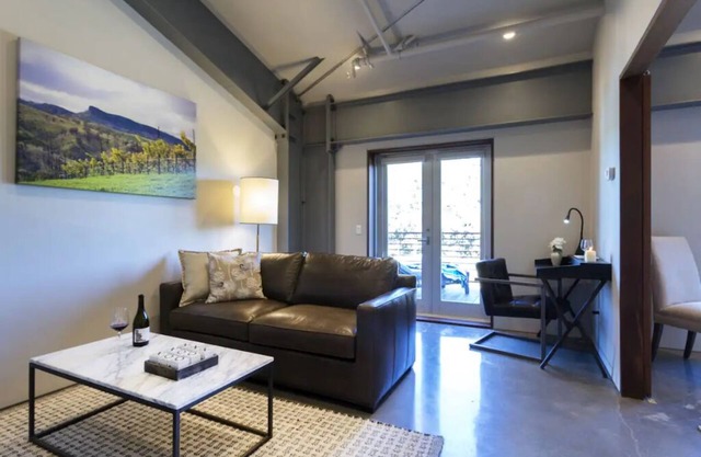 Deluxe Suite, Private Patio Overlooking Vineyard & Winery Property