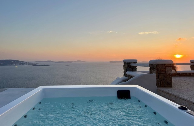 Deluxe Suite with Outdoor Hot Tub and Amazing Sea Views @ LMB Mykonos