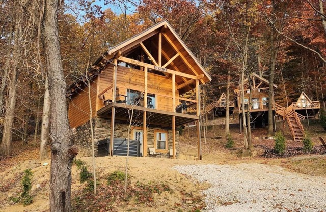 Denali/Pet Friendly-Lakeview -Hot Tub-8 Person Lodge