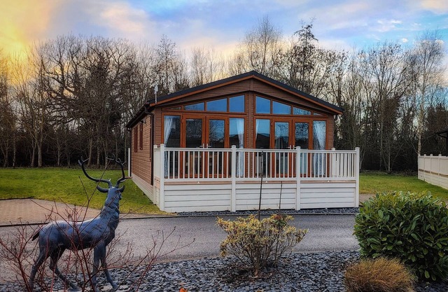 Deneb Luxury Lodge With Hot Tub, Near Malton