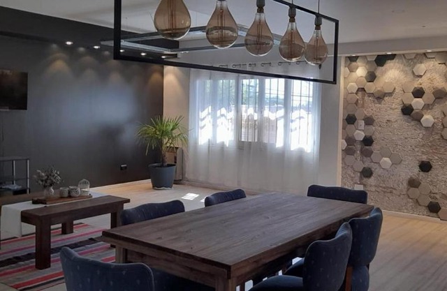 Departamento céntrico en San Martín, amplio, con aire acondicionado y cochera privada