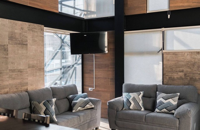 Departamento de Lujo, con Jacuzzi Común. En Zona Dorada