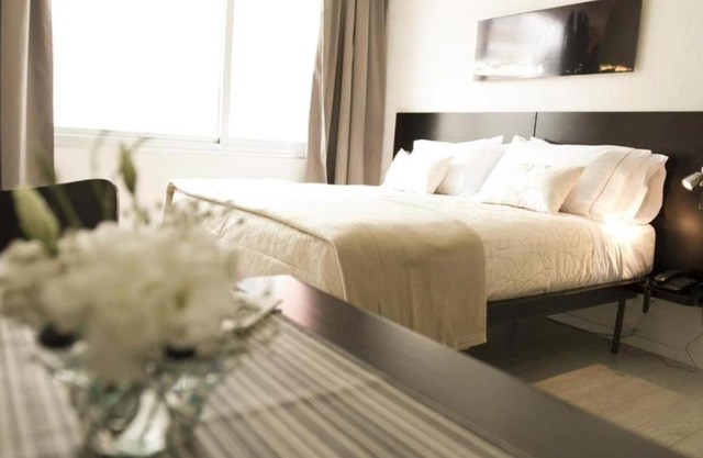 Departamento frente al Hospital Italiano