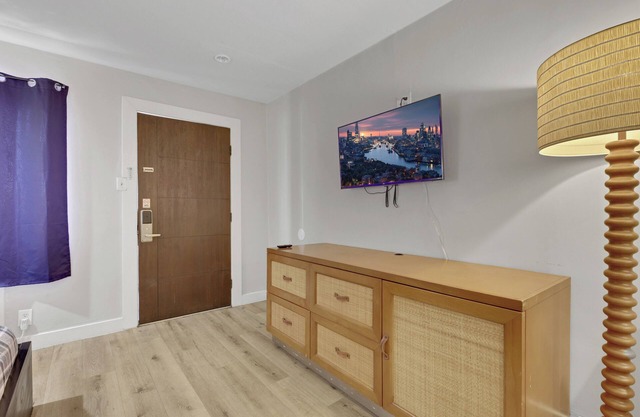 Desert Moon Motel: The heart of downtown Las Vegas, simple and pet-friendly!