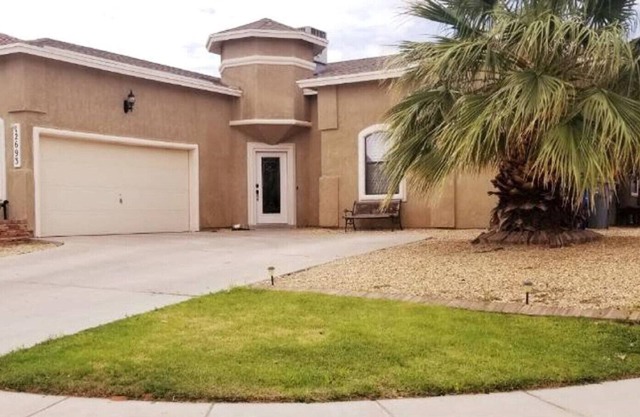 DESERT OASIS - ENTIRE BEAUTIFUL HOME!!