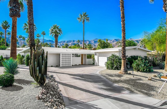 'Desert Tones' mid-century modern pool and spa home with lots of amenities!