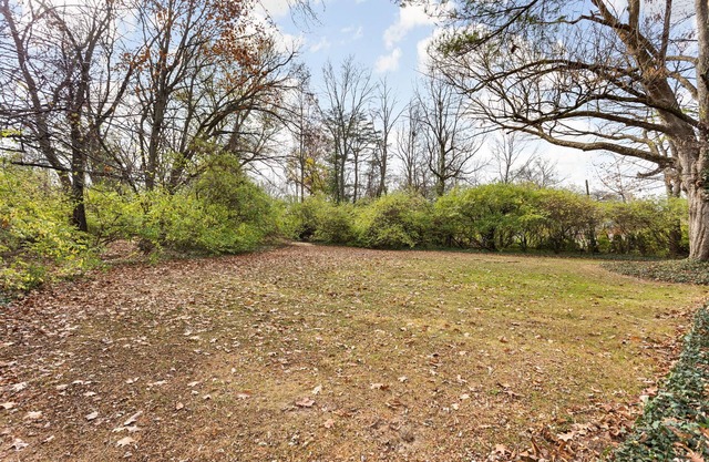 Designer 2 bedroom, 1 acre retreat in the city