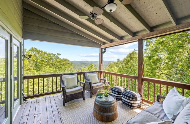 Designer Chic Mountain Home Minutes From Downtown Clayton & Lake Burton