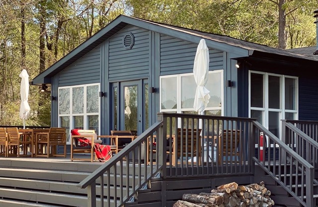 Designer Lake Home on Lay Lake- Stand Up Paddleboards + Canoe included!Sleeps 10