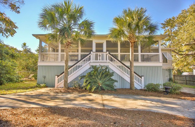 Desriable Location in Isle of Palms - Quaint Beach Home! Close to the beach!