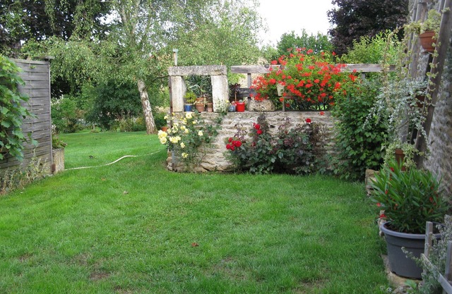 Detached 3-star house in a village with shops