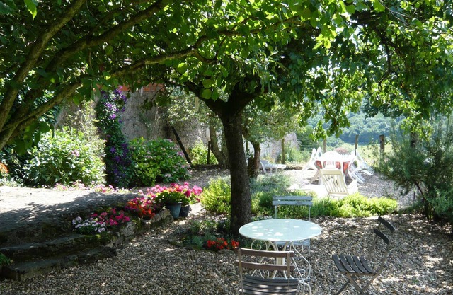 Detached beamed Farmhouse in a tranquil setting among the Burgundy vineyards