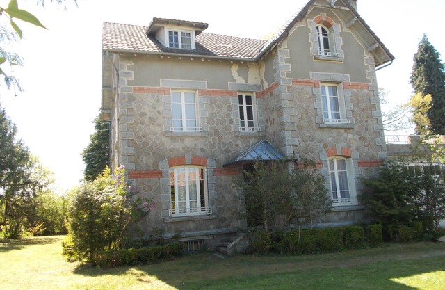 Detached house in the village of Siran (Cantal) Villa of 140 m²