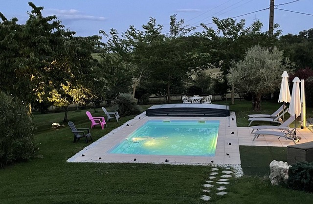 Detached house renovated with taste in a shaded park surrounded by vineyards