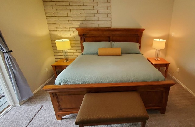 Detached King Suite, Private entrance