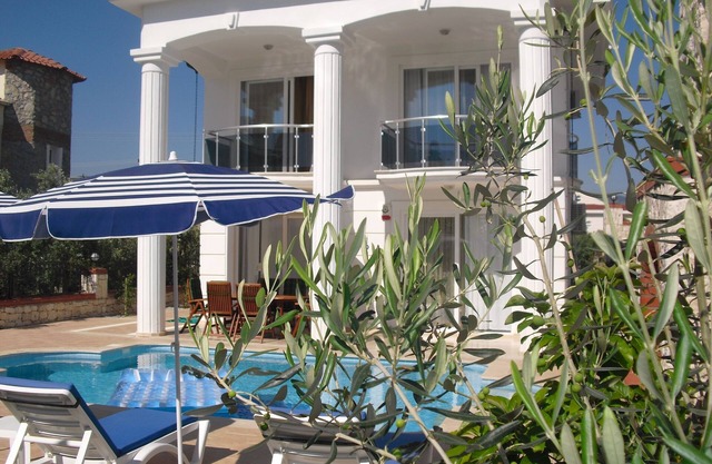 Detached Luxury Spacious Villa With Private Pool In Quiet Location