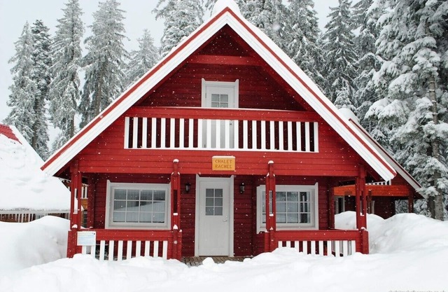 Detached mountain ski chalet in Borovets