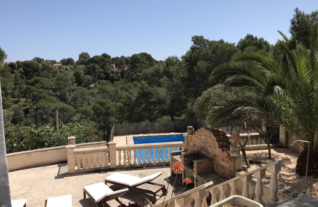 Detached villa, within walking distance to the sea, pool, renovated in 2018, 5 bedrooms, 4 bathrooms