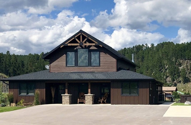 Diamond Spur Lodge-Luxury Vacation Home 8 miles from Mt. Rushmore