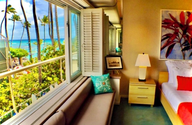 DiamondHead Beachfront Condo with your own private beach TA #114-603-2128-01