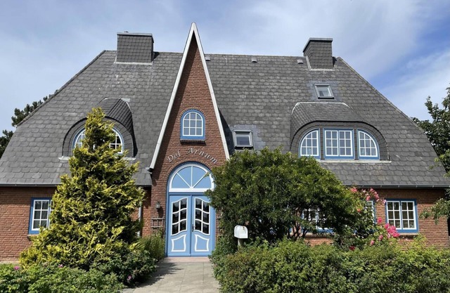 Die Wohnung Verfügt Über 1 Wohnraum mit Wlan, Sat-tv, Offenem Kamin und Offener Küche, 1 Schlafzimmer, 1 Badezimmer mit Dusche und WC; Garten zur Gemeinschaftsnutzung mit Terrassenmöbeln und Strandkörben