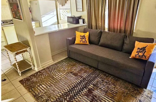 Dino Den - Charming 1-bedroom apartment in Oneonta with WiFi, AC