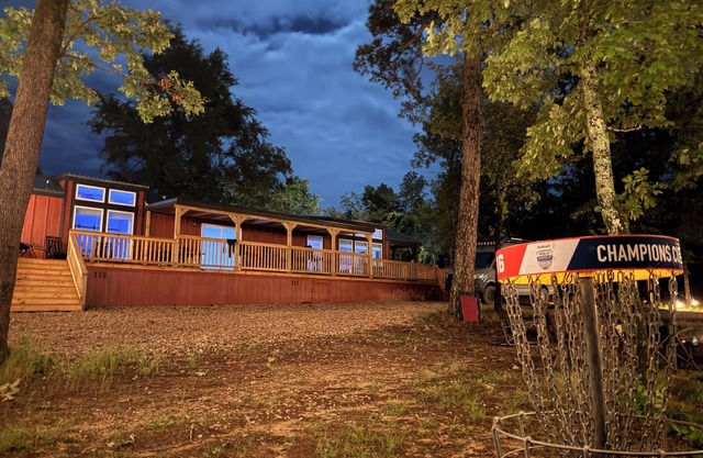 Dinosaur Valley Disc Golf course Cabin 2