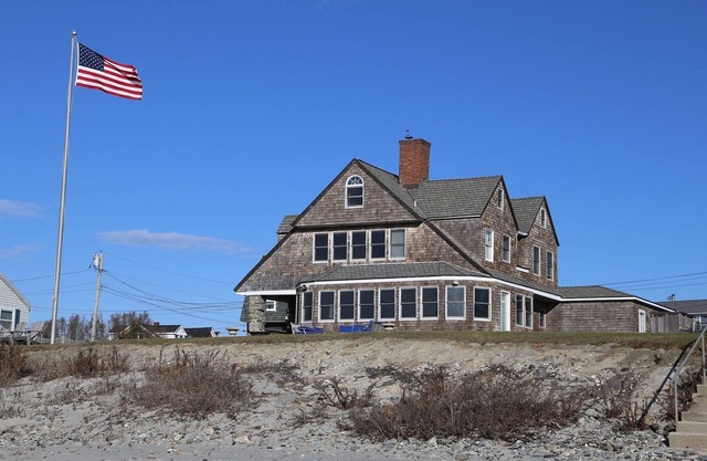 Direct Beachfront -- Newport's Easton's Beach