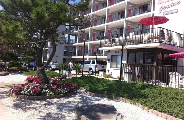 Direct Beachfront Condo With Great Ocean Views From Couch Or On The Porch