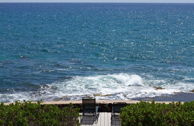 Direct Oceanfront. Tranquility and Seclusion ~ Best Oceanfront Value!