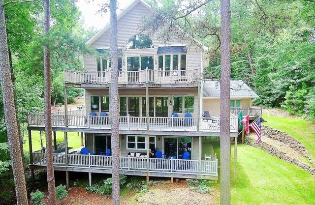 Direct on Hartwell, Private Boat Dock, Near Boat Launch