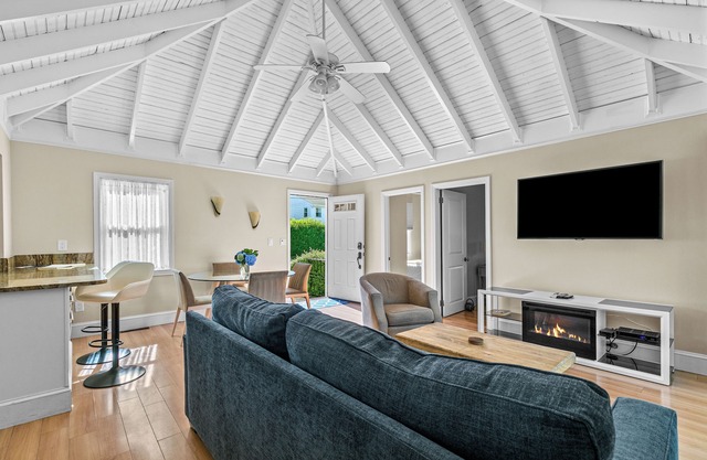 DISCOUNT WEEK OF JULY 19-26! Ocean views, Walk to Beach, Central AC, 4 Car Pk