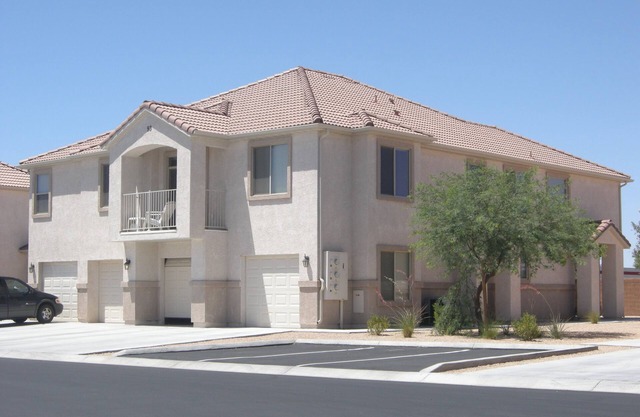 DISCOUNTED RATES SEP - DEC! QUIET, Central location - Swimming Pool outside