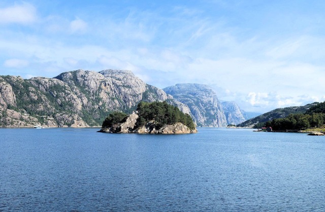 Discover an Upscale Northern California Room Offering the Comforts of Home