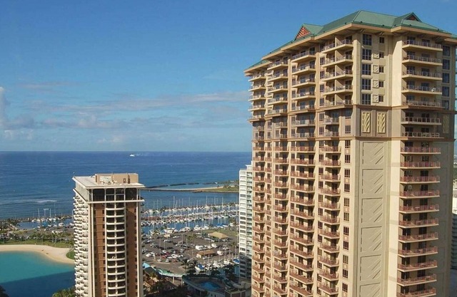 Discover Island Paradise at the Grand Waikikian by Hilton – 1 Bedroom City View