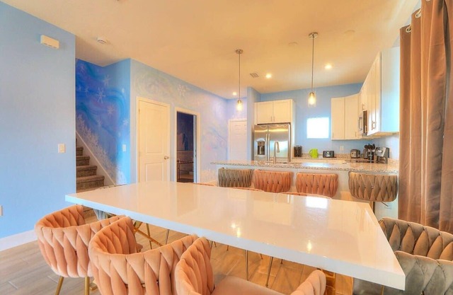 Discover Serene Fishing @Lakeside Themed 4BR