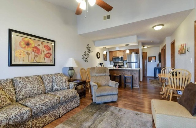 Divine 9 Condo -Fishing Lake & Hiking Trails!