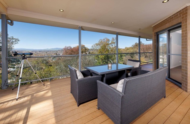 Divine Views on Roper - Glorious three bedroom, two bathroom townhouse with views to die for!