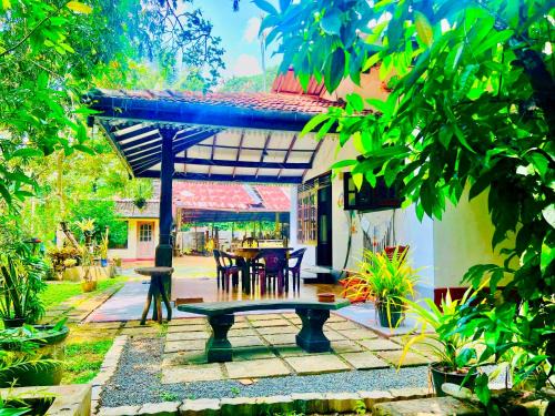 DK Paddy Field Villa in Unawatuna