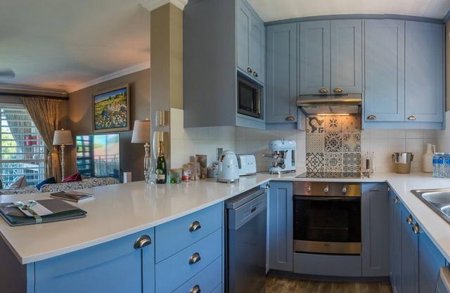 dk villas 1 Harbour View Hout Bay