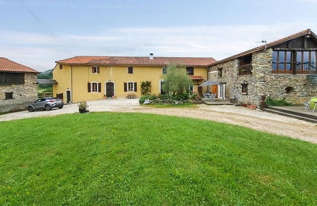 Do you want to relax in the high Pyrenees, quiet and close to the mountains? Then this place is made