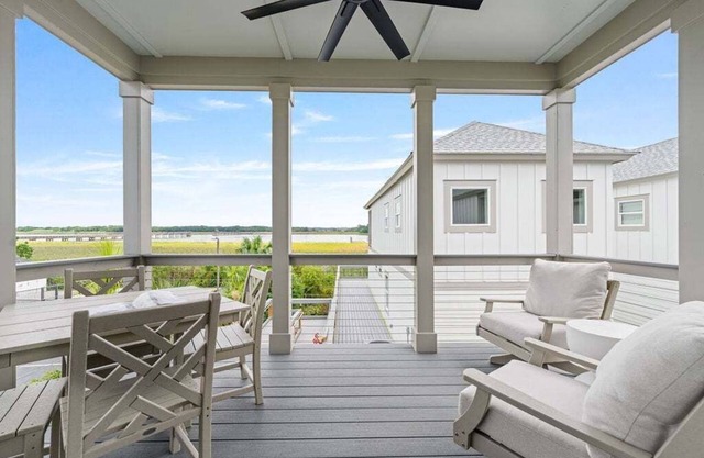 Dock and Dwell at the Winyah Bay Club, Pool, Outdoor Lounge/Grill and Boat Slip included!