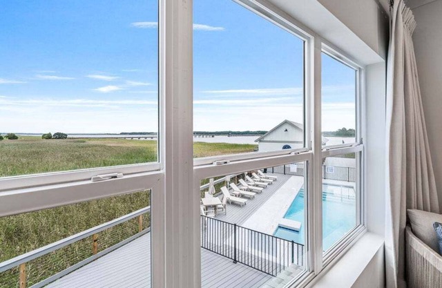 Dock and Dwell at the Winyah Bay Club, Pool, Outdoor Lounge/Grill and Boat Slip included!