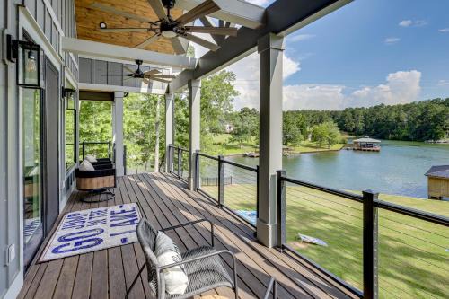 Dock and Views Spacious Lake Sinclair Retreat