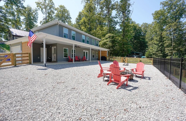 Dock It Like It's Hot!- Stunning Waterfront Home on Nolin Lake!