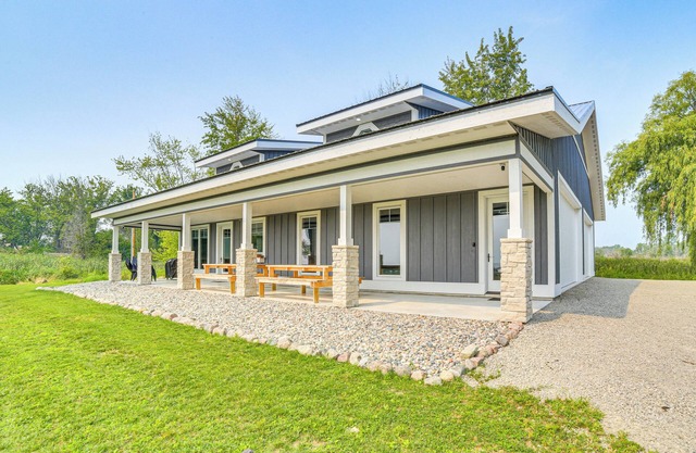 Dock & Panoramic Bay Views: Oconto Retreat!