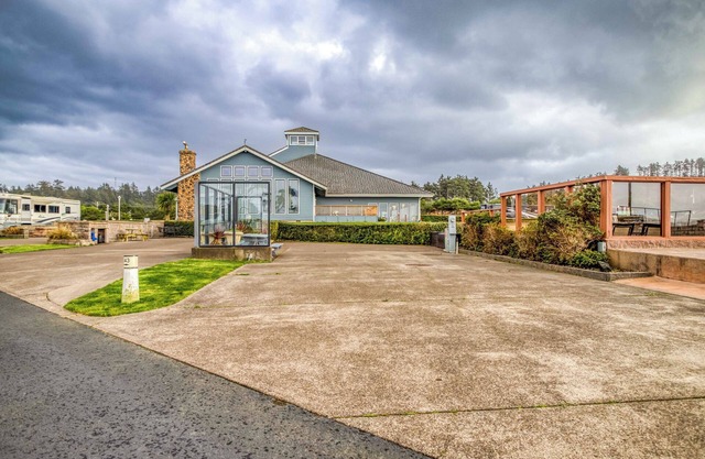 Dog Friendly, Available with 50AMP, 30AMP, Water and Sewer hook up's, WiFi